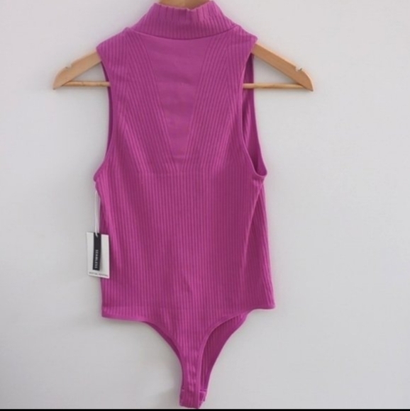 SOCIAL REVIVAL | Pink Ribbed Sleeveless Snap up Bodysuit Size L/XL - Picture 2 of 3